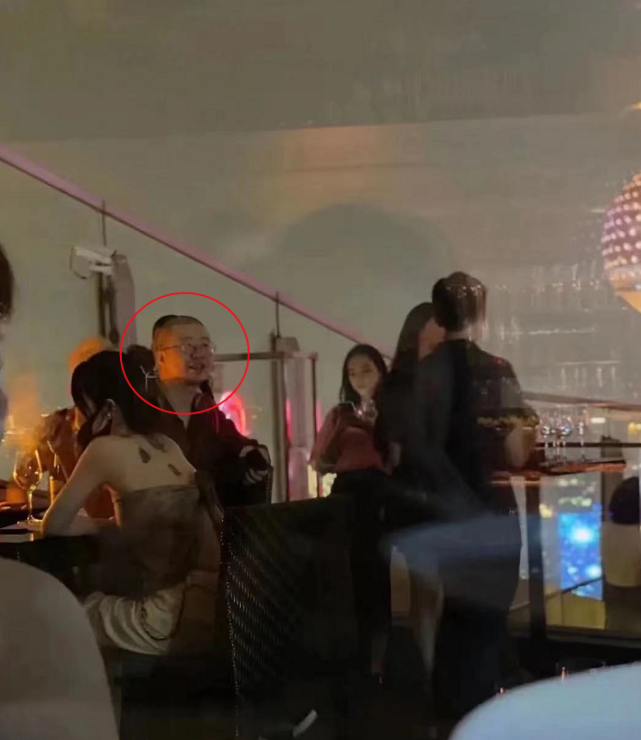 黑尾酱|李诞官宣与黑尾酱离婚，女方近况曝光，离婚后到处旅游疗伤状态差