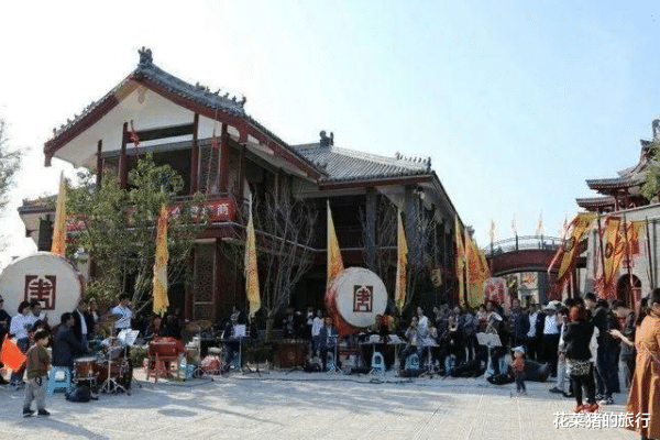 屯溪 陕西一“假”古镇火了！耗资12亿落户咸阳，或成五一“遛娃胜地”