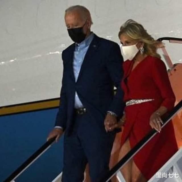 里尚七七|三位第一夫人罕同框，米歇尔居C位希拉里变温柔，吉尔打扮不得体