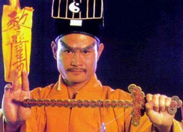 张柏芝|《云南虫谷》王胖子被下蛊，为什么胡八一要撒糯米？这里有讲究