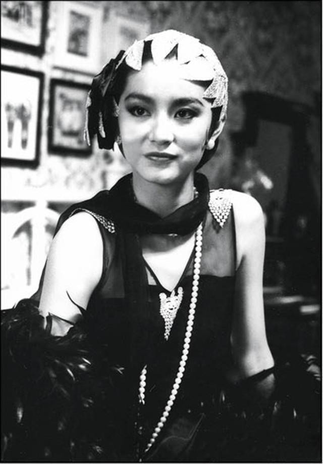 漫威|林青霞晒照庆祝67岁生日，大红唇瞩目，明艳又动人