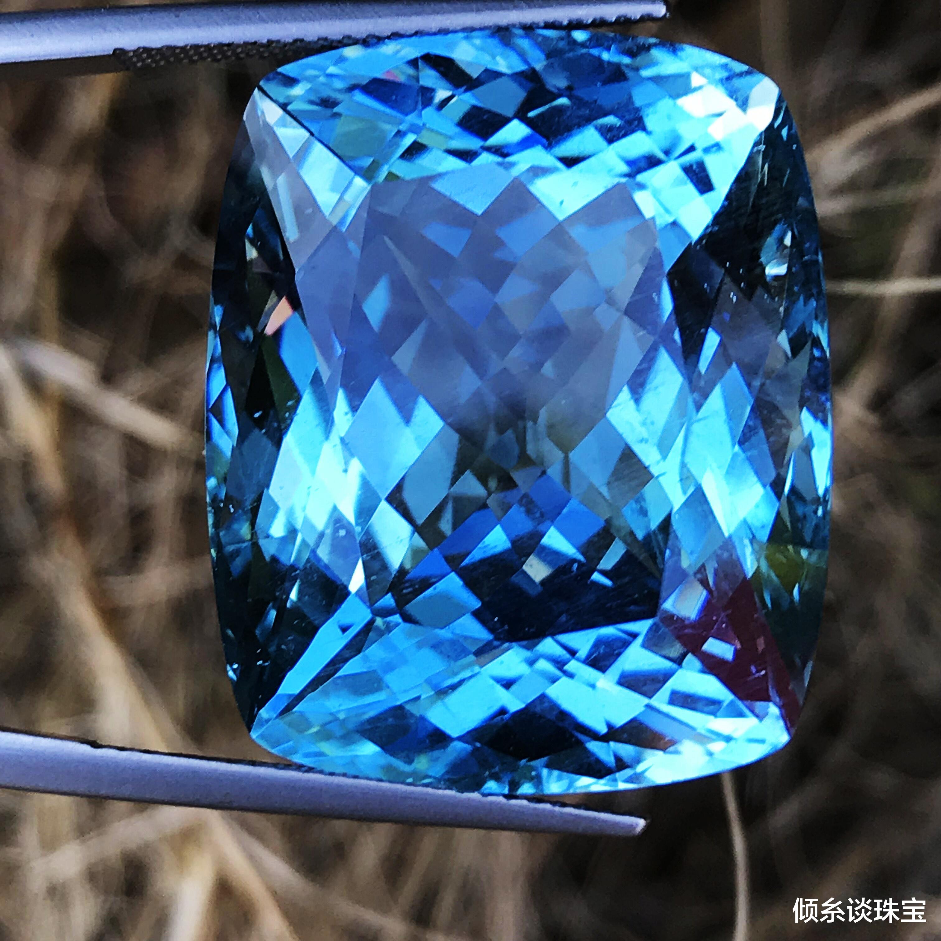 倾糸谈珠宝|海蓝宝雪花戒，冰雪甜美的白雪公主，为潮流时尚注入更多能量