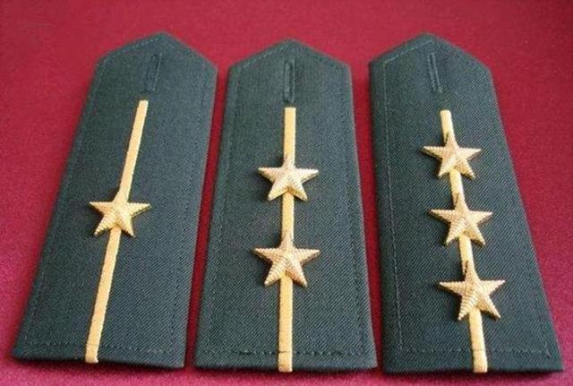 士兵突击|士兵突击：吴哲23岁已是副营级少校，算不算穿帮？这还真没法喷