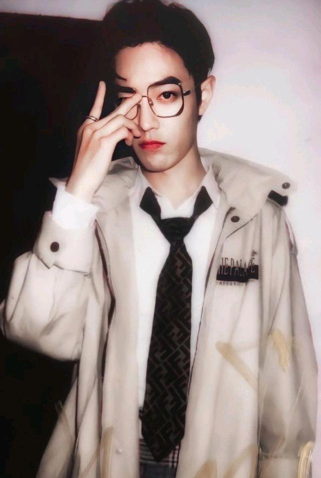 王一博|肖战自带路人盘!预告片播放量破亿,《陈情令》却登上热搜