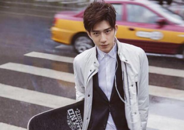 舜网 出生28天就被抛弃，奶奶拾荒把他养大，如今成影帝父母却跑来相认