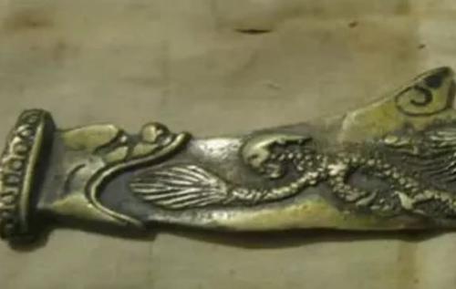 舜网 老家翻新，却在祖屋里搞出来一个“大家伙”！专家：属于上等的古董！