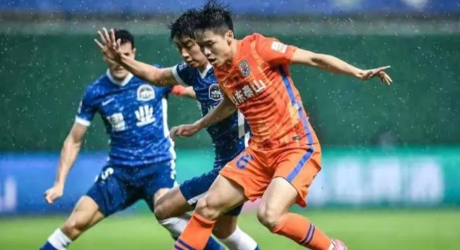 炎琴不朽|6轮仅出战64分钟，国足锋线天才之星惨遭郝伟冷落，沦为鲁能鸡肋