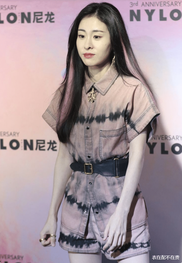 衣在配不在贵|张碧晨还是太瘦了,腿细的靴筒都塞不满,单看腰围真不像生过孩子