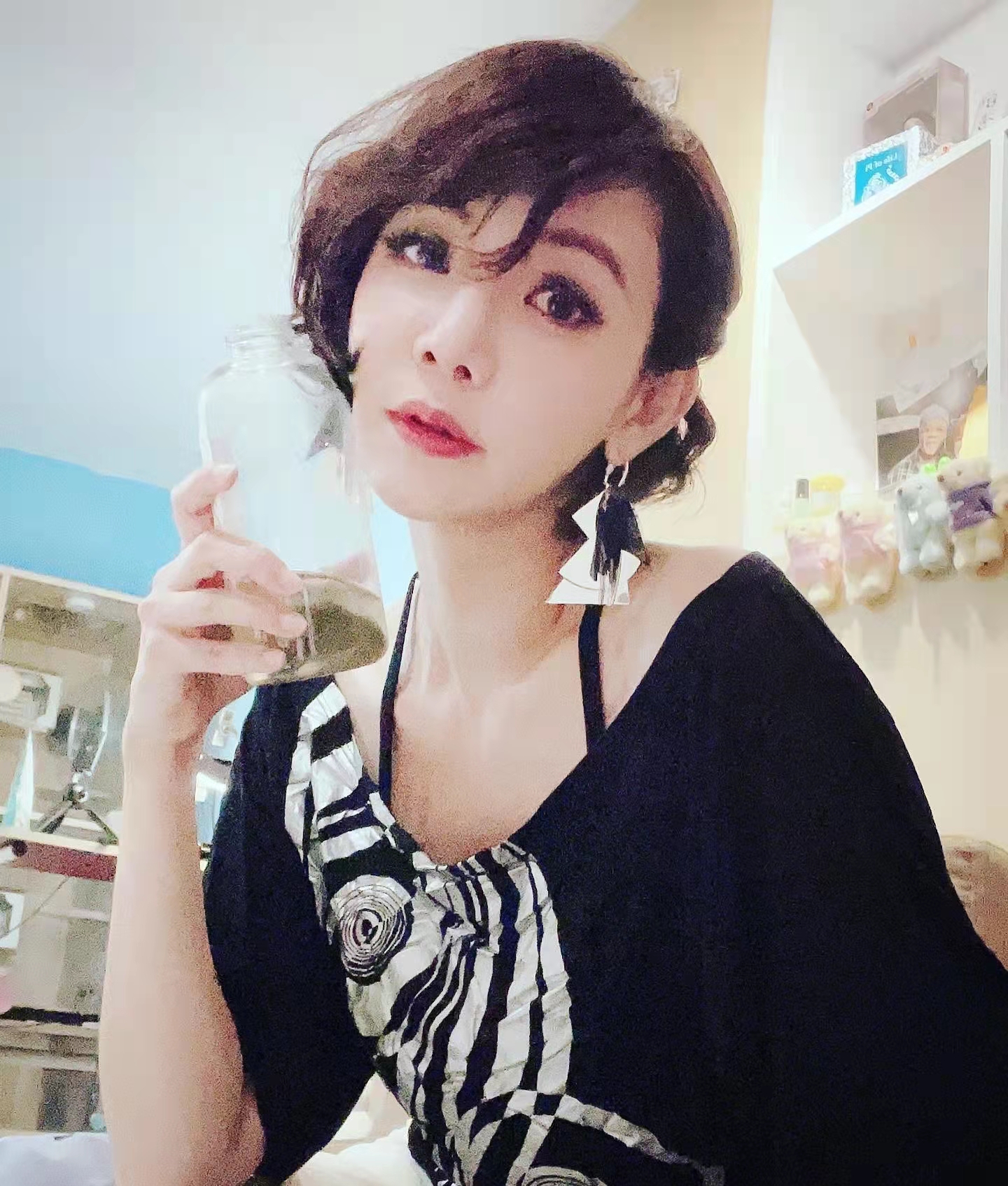 小三|43岁女星离婚后才知丈夫出轨，女儿甜喊小三姑姑，单身患癌太坎坷