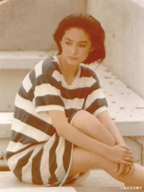 三姨太在买裙子 史上最全林青霞私服照大放送 这些款式穿30年都不过时