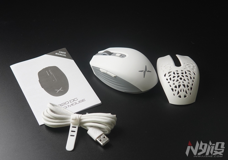 芯片|可换上盖设计 多彩M820猎境者三模无线游戏鼠标体验