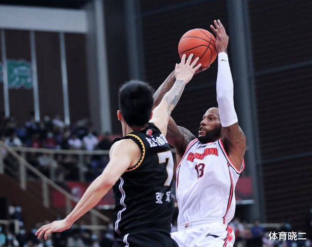 遼寧男籃|打回原形！趙繼偉僅得2分6犯規(guī)，楊鳴遭質(zhì)疑，張鎮(zhèn)麟成驚喜