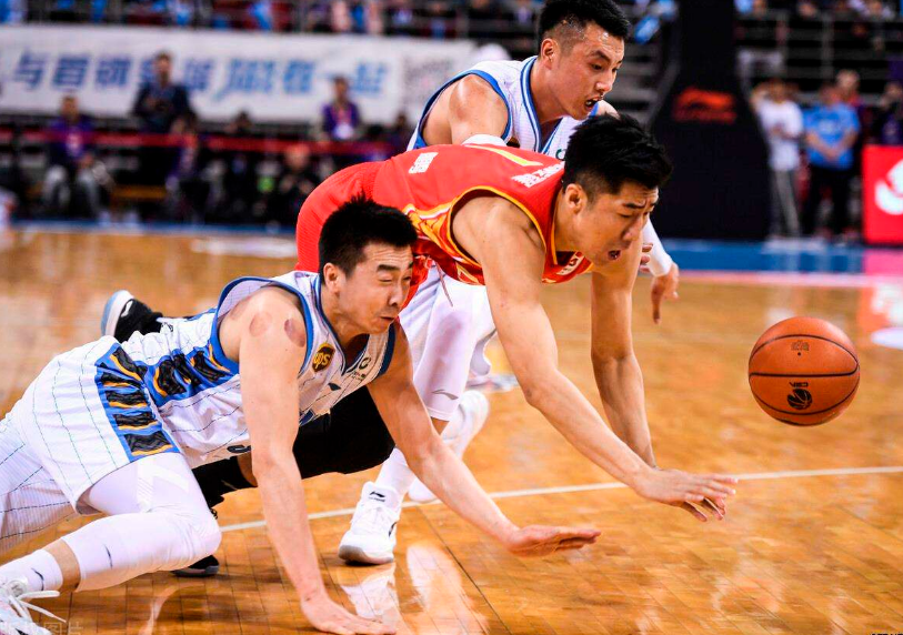 辽宁男篮|雅尼斯为何不敢用此人？仅29秒就换下场，怕他毁了整个辽篮