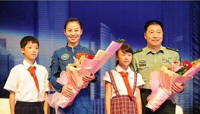 清浅微笑的我|“中国最美女航天员”素颜照罕见曝光！