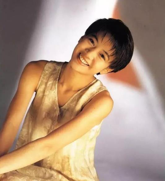 |就这也配做港姐冠军？看看这10位的风姿，才是港姐颜值天花板