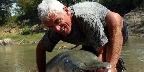 于时为伴 北美河怪“鳄雀鳝”在广州被捕，体大如猪广州人敢吃吗？