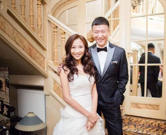 悦姐ya|《扫黑风暴》的夫妻档，孙红雷比王骏迪大15岁，相恋7年才结婚