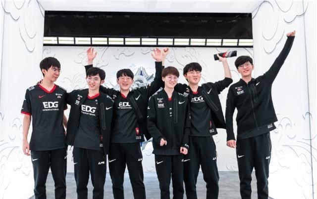 李知行讲育|EDG晋级之后，RNG也悄悄落地已经回来？刘青松说出小明的开播时间