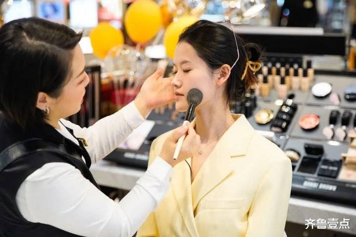 齐鲁壹点 银座“女王加冕日”完美收官！职场素人华丽蝶变迎来“高光时刻”