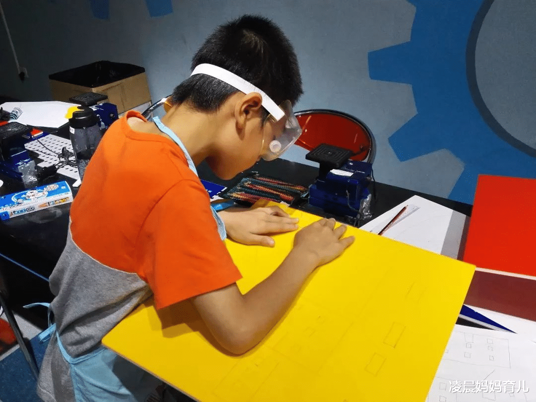 凌晨妈妈育儿|女儿清华，儿子北大，从教30年父亲如何将儿女培养成才？