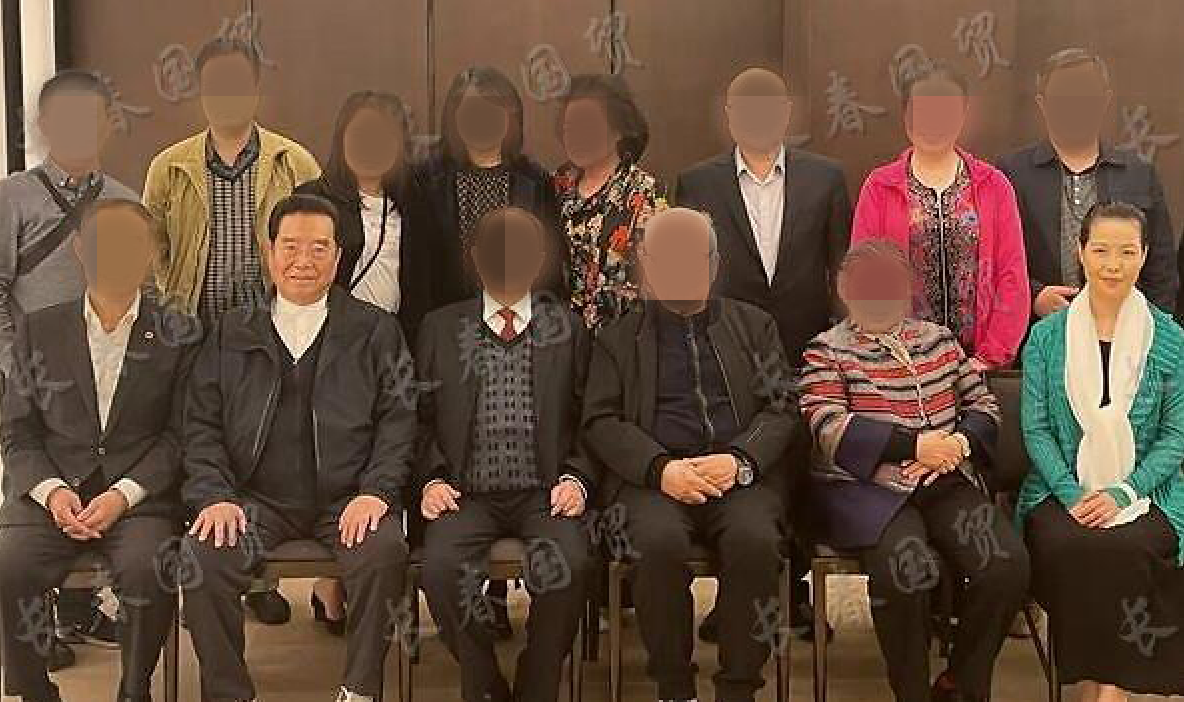 李双江|82岁李双江携妻子露面全程无交流，55岁梦鸽低调坐角落却仍是焦点