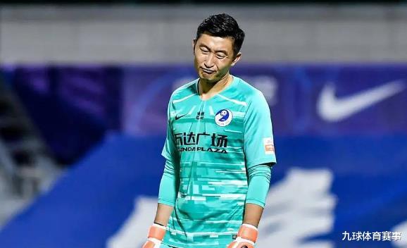 大連|張翀葫蘆里賣(mài)的什么藥，身為門(mén)將卻參與到大連進(jìn)攻，球隊(duì)為此丟球