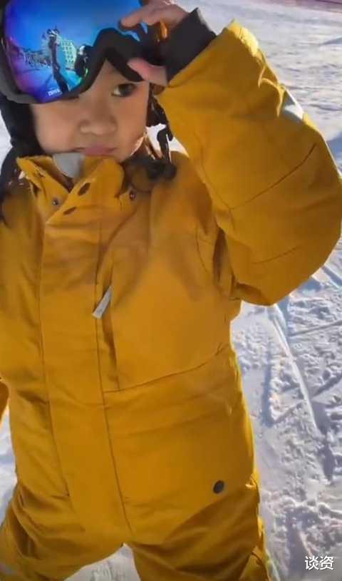 章子怡|章子怡晒女儿滑雪视频，6岁醒醒性格胆量随妈，被赞天赋型选手