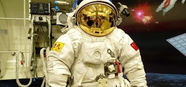 90后宝妈经验|美国宇航服造价10亿，国产仅为3000万，核心部件实现100%自研