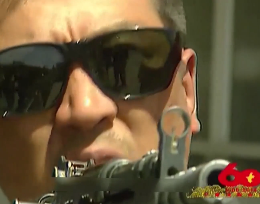 魔城一评 京城头号悍匪，枪杀军民15人，因不想当母亲面杀人被抓，判死刑