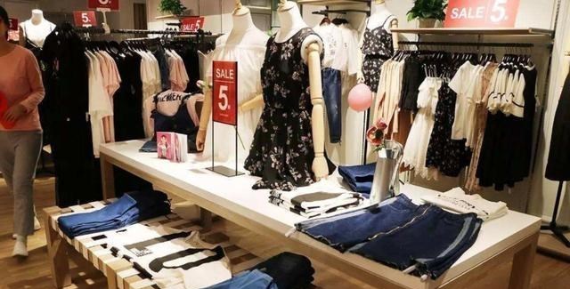 光刻胶 曾在全国开9674家门店，今负债73亿元，国产女装巨头能否再次翻盘