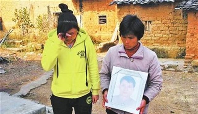 8年前好心扶摔倒的老人,反遭索赔20万,他跳水自尽以死证明清白