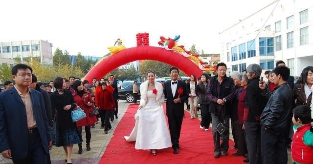 教教你家娃|陌陌披着交友的合法外衣，却提供“标价服务”？早就该叫停了