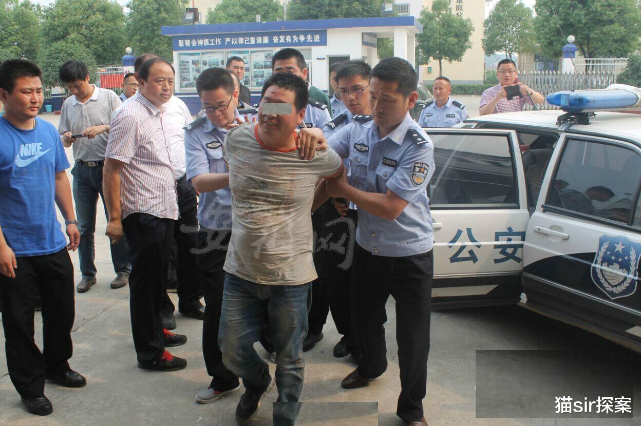 男子长大变成同性恋迁怒父亲,在母亲怂恿下杀父,这对母子2020年在重庆获刑,结果如何?