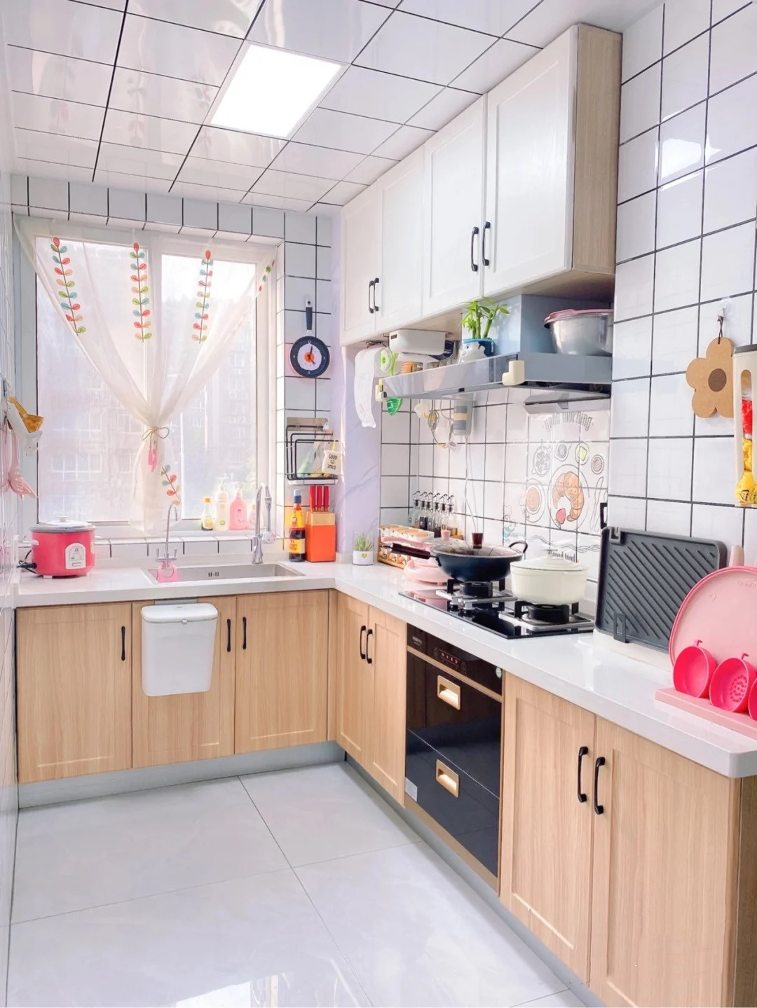 |她家106平米，装修不豪华，却很干净温馨，满满的烟火气，好舒服