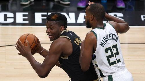 世界末日到了|为什么字母哥伤退,雄鹿反而打得更好了?