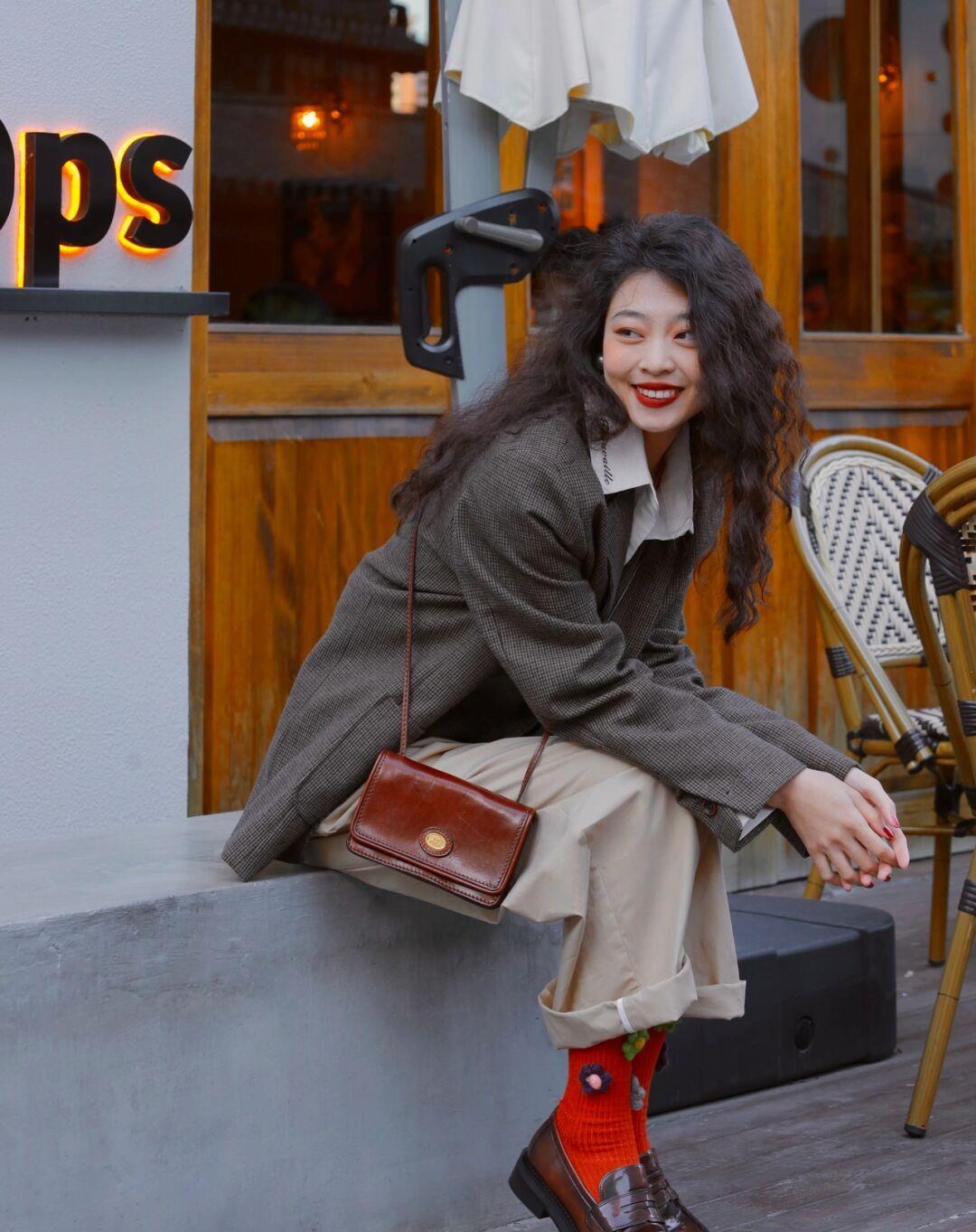 奶豆妈|秋冬季外套怎样穿出层次感？学会这3点，让你跟臃肿造型说拜拜