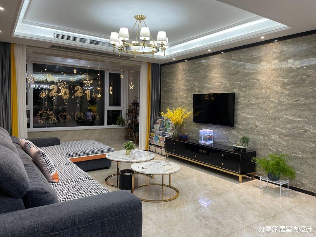 一家三口幸福的新房,效果还不错,尤其是电视墙贴瓷砖非常个性!