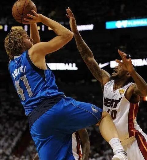 诺维斯基|金鸡独立成失传绝技!诺维斯基的绝技其实是官方默认的违规动作?