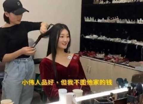 陈亚男|朱小伟带媳妇坐游艇又引网友争议:没你爹你啥也不是