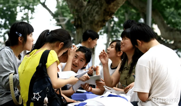 |2021年高考分数惹争议,有人预测会呈现下降趋势,或与新高考有关