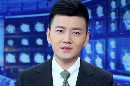 沈阳九岁男童走失,主持人播报时情绪失控,现场一度哽咽说不出话