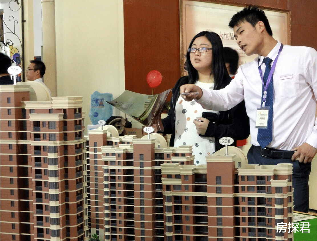 公摊面积|“两梯四户”的高层不受欢迎，在被抛弃？建筑学家：存在3大硬伤