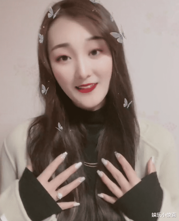 白敬亭|疑似陈亚男小伟已分开，女方更新个人动态，留言全是换头像、退网