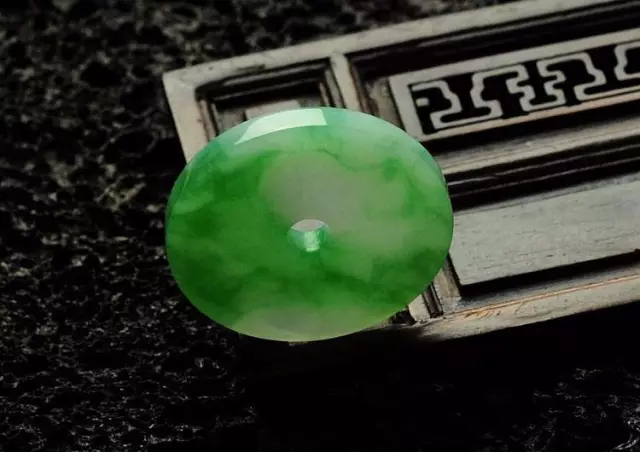 翡翠|80000元和800元的翡翠有啥区别