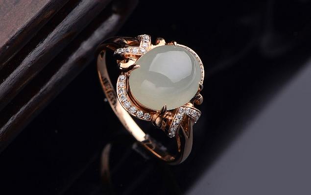 翡翠|面对不同的翡翠首饰，我们该如何进行挑选呢？