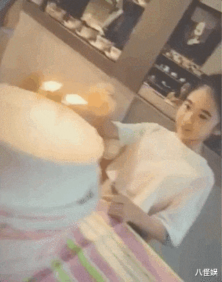 曹格|曹格一家四口庆圣诞，11岁女儿逆袭成女神，被赞像黎姿又像林依晨