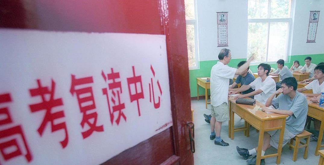大学生|高考500分考上二本，大学生读一个月后回家复读，直接愁坏家长