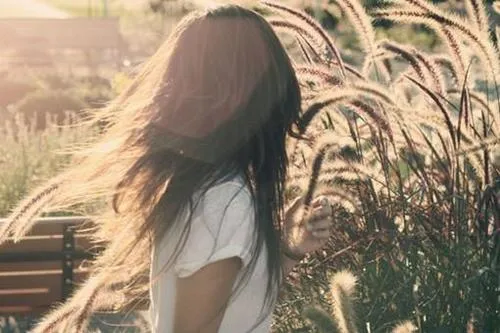 倾城微语 世界上使你难过的人只有一个