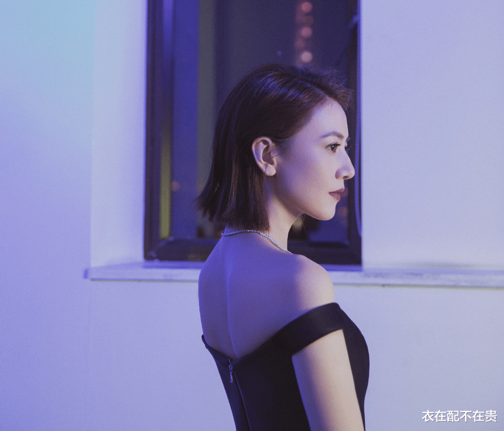 公主裙|高圆圆新发型被赞显年轻，穿拼接裙简单优雅，配珠宝好有贵妇范儿