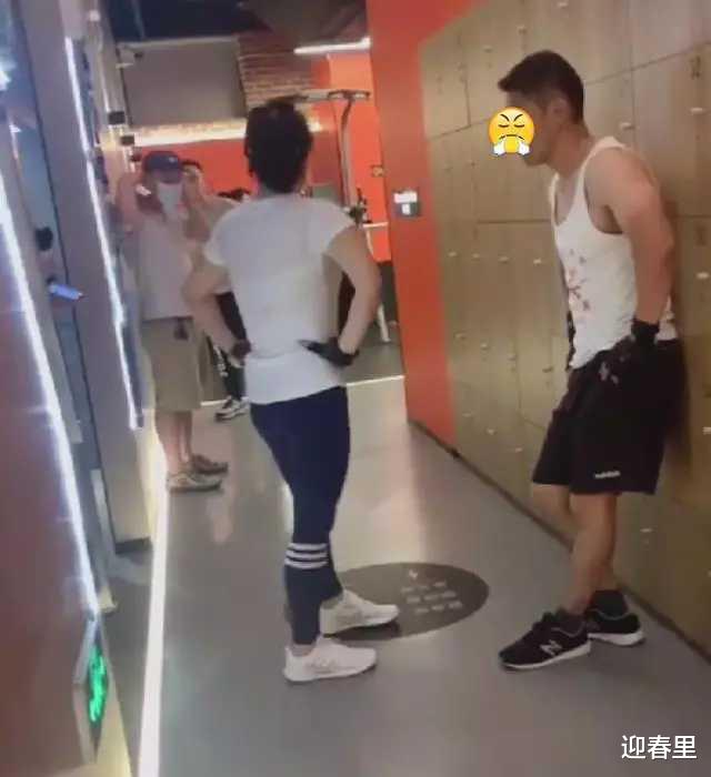 教练 上海一健身房内，大妈因吃醋怒扇私教耳光：你身上东西都是我买的